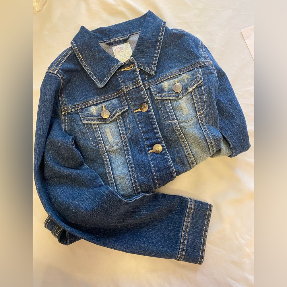 Girls jean jacket size 10/12. Like new Condition